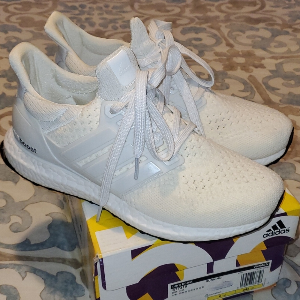 Adidas Ultra Boost Women's 7.5